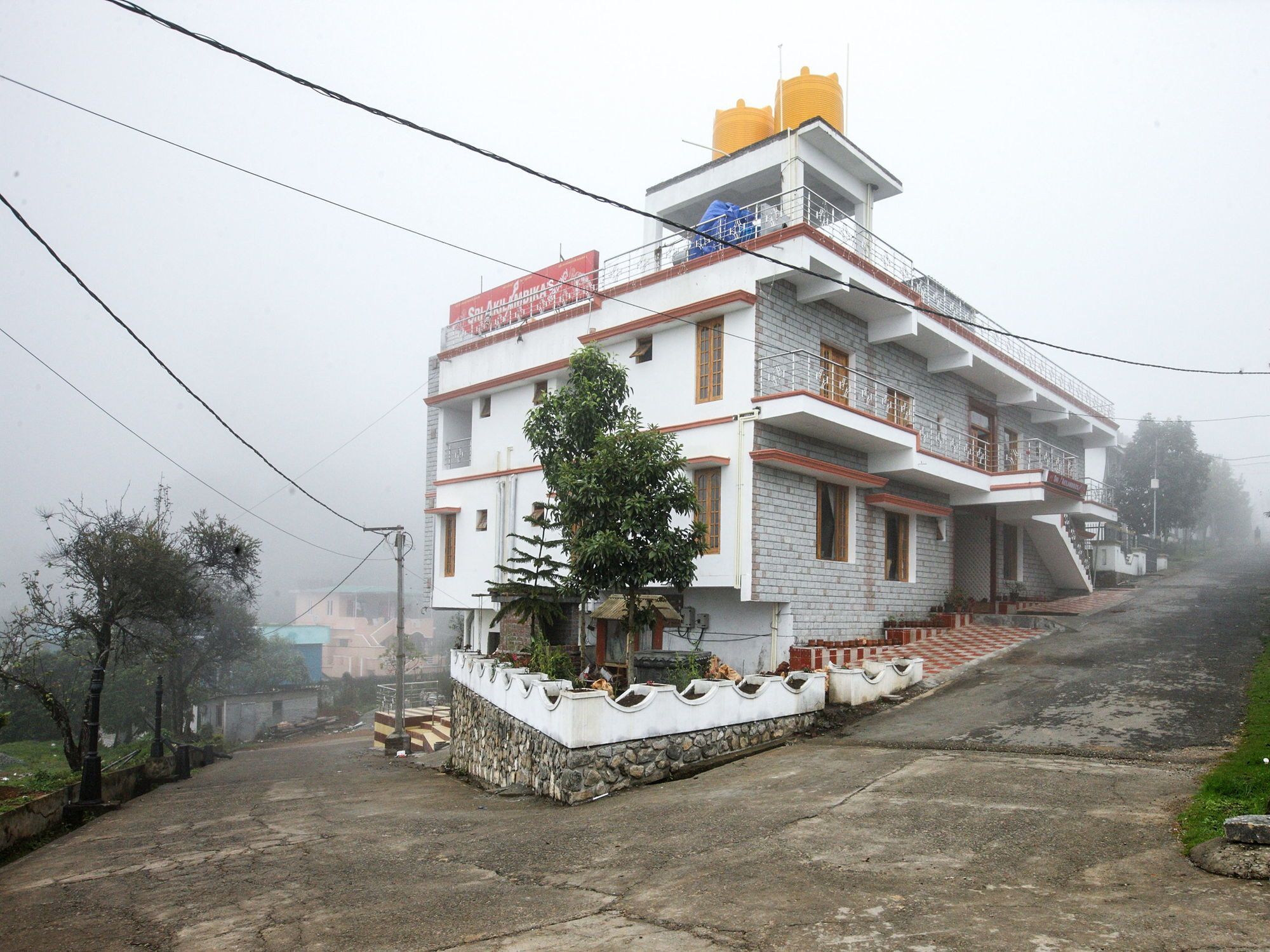 Oyo 13607 Sri Akilambiga Residency Hotel Kodaikanal Exterior photo